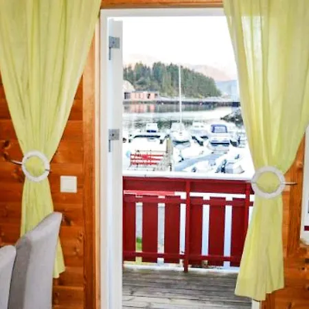 6 Person In M L Y Hébergement de vacances *